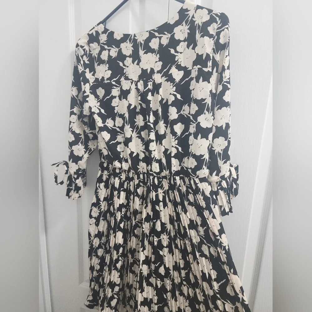 NWT Smak Parlour Lead Like A Girl Fit & Flare V-Neck Pleated Dress - Picture 11 of 15